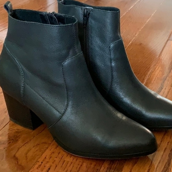 Crown Vintage black leather bootie, excellent condition, size 8. - Picture 5 of 7